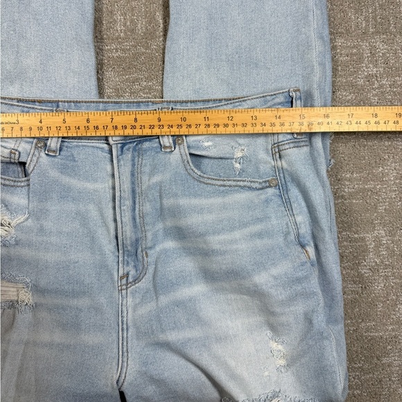 American Eagle Highest Rise Distressed Mom Jean Light Wash Size 10 Long Flawed - Picture 5 of 10